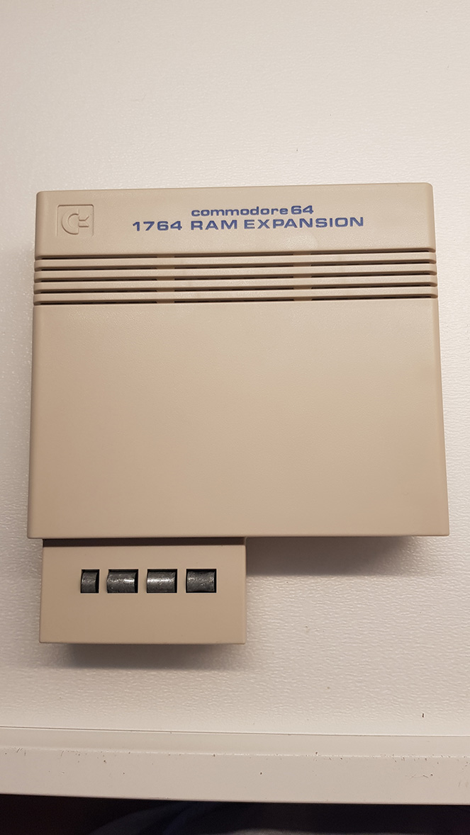 Commodore 64, 128 1764 RAM bővítse 512KB-ra Commodore Szerviz és Restaurátor | MOD: Commodore 64, 128 1764 RAM bővítse 512KB-ra