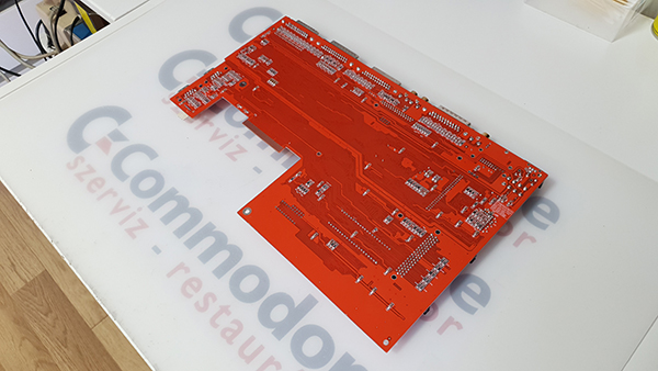 Commodore Szerviz | Commodore Amiga 600 Re-Amiga Junior Tihanyi Robi