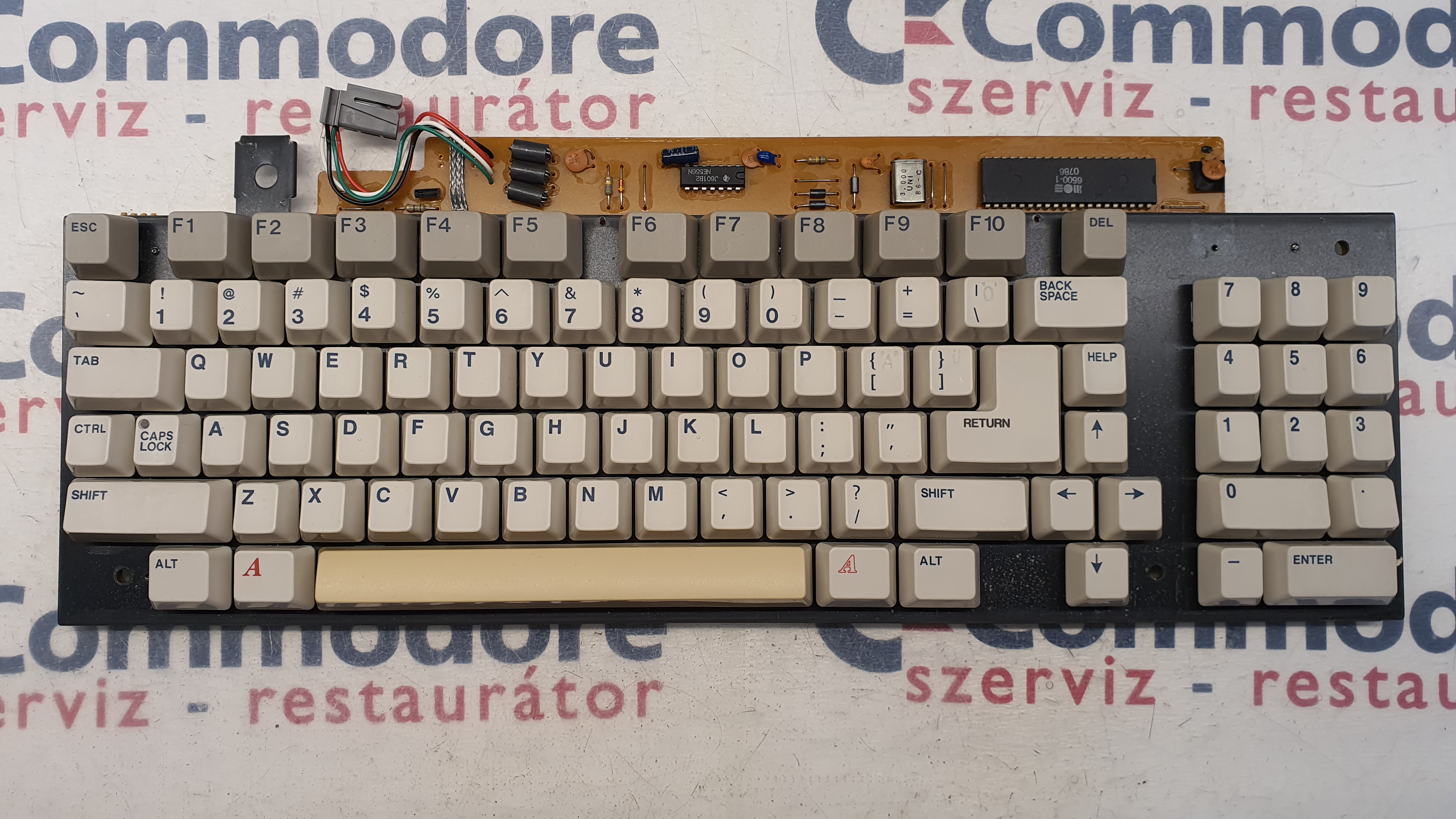 Commodore Szerviz és Restaurátor | Commodore Amiga 1000, 1500 mechanikus billentyűzet