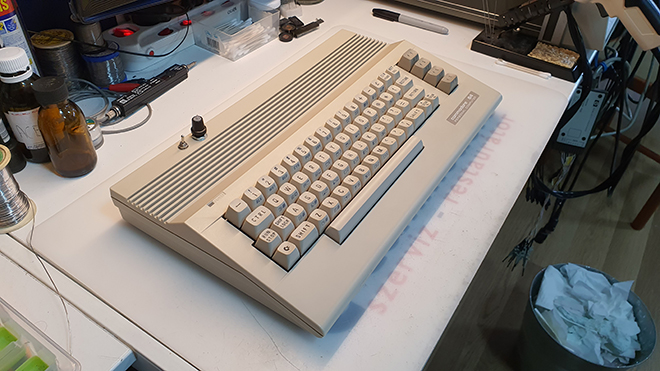 Commodore 64C, 64G 250469 PCB DigiFIX kiépítése Commodore Szerviz és Restaurátor | MOD: Commodore 64 RESET beépítése