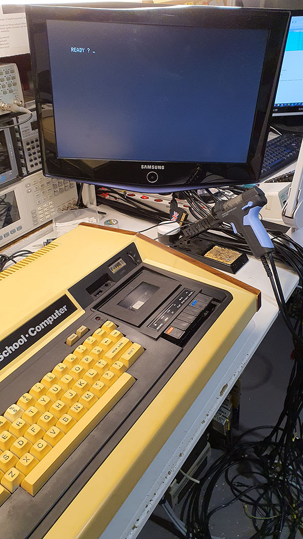 HT első lépések, HT-1080Z első változat induló képernyő Commodore Szerviz és Restaurátor | HT első lépések, HT-1080Z első változat induló képernyő